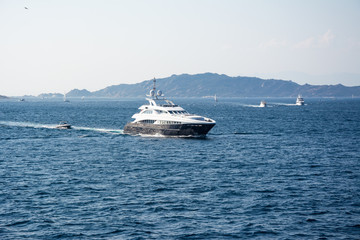 Große Motoryacht, Mittelmeer