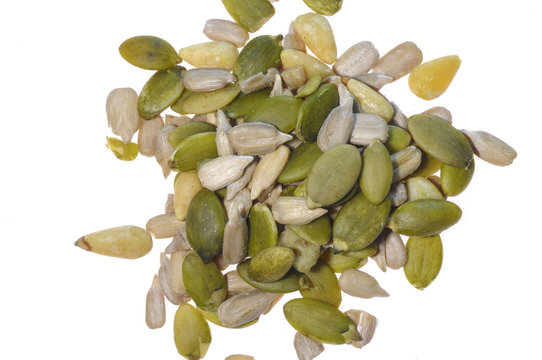 Montoncito de semillas de frutos secos para ensalada