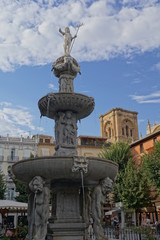 Fototapeta na wymiar fuente plaza Granada
