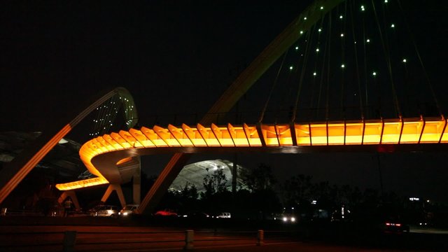 Fu&szlig;g&auml;ngerbr&uuml;cke bei Nacht in Jiangyin