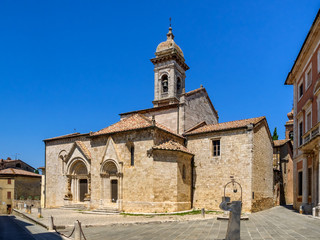 Fototapeta na wymiar Collegiata dei Santi Quirico e Giulitta in San Quirico d'Orcia i