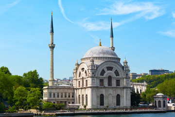 Fototapeta na wymiar Ortakoy Mosque in Besiktas, Istanbul, Turkey