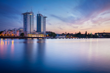 Obraz premium Sonnenuntergang an der Spree in Berlin