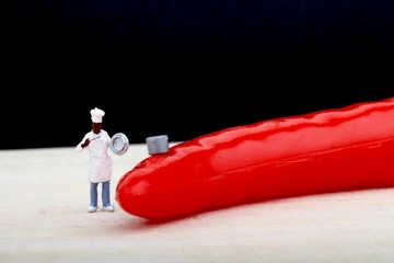 miniatura di chef con peperoncino piccante