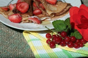 pancakes with strawberries