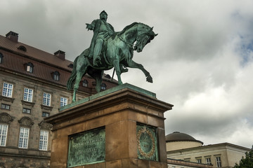 Obraz premium equestrian statue of King Frederik VII in Copenhagen