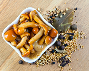 Marinated mushrooms with spices