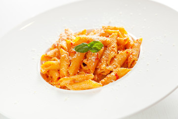 Pasta collection - Penne with cream and peppers
