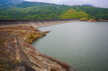 Fototapeta na wymiar La fortuna Dam in Panama by an artificial lake