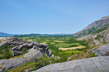 Fototapeta na wymiar Countryside in Norway with mountain view