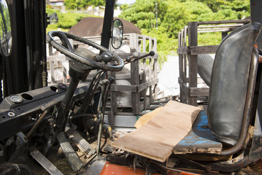 seat of driver in Backhoe car
