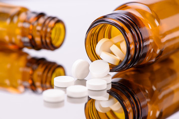 Alternative Medizin mit homöopathischen Pillen