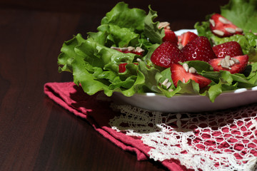 Strawberry salad leaves nuts