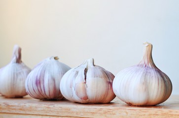 Raw ripe dry garlic bulbs onions homegrown  vegetables kitchen 