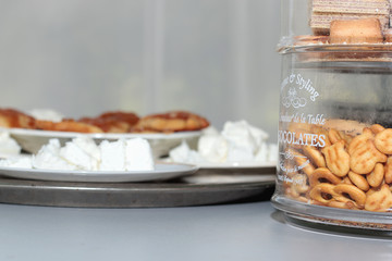 breakfast cottage cheese with jam and tea