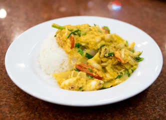 Stir-Fried Crab Meat with Curry Power recipe, Thai food