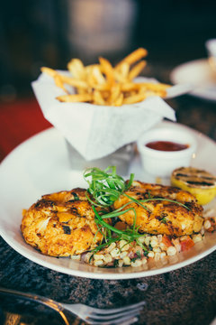 Crabcakes with frensh fries