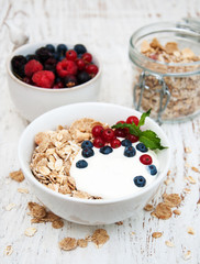 breakfast with fresh berries