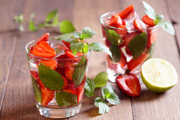 Strawberry mojito. Sunlight shines on the table