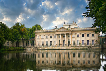 Fototapeta na wymiar the Royal Palace on the Water in Lazienki Park. Warsaw, Poland.