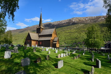 Fototapeta na wymiar Eglise en bois debout de Lom, Norvège 