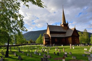Fototapeta na wymiar Eglise en bois debout de Lom, Norvège 