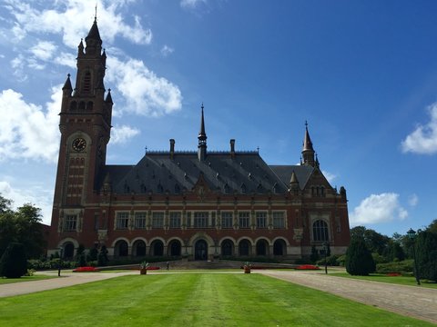 caste of piece the Hague 