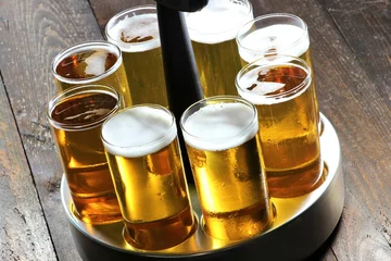 Selbstklebende Fototapeten Bier Kölschkranz auf Holztisch  © Björn Wylezich