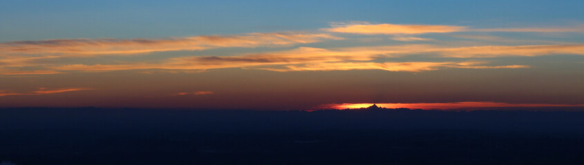 Obraz premium Tramonto dietro al Monviso