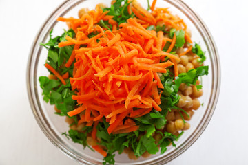 Salad with chickpeas, bulgur and carrots