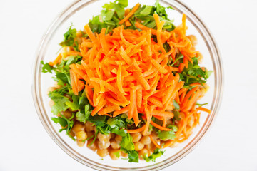 Salad with chickpeas, bulgur and carrots