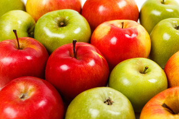 green and red fresh apples close-up