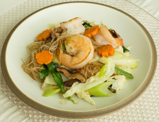 glass noodle stir fly or pad woon sen with shrimp and vegetable. © penny2558