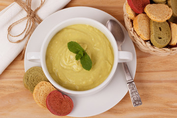 Vegetable cream soup with mint and bread