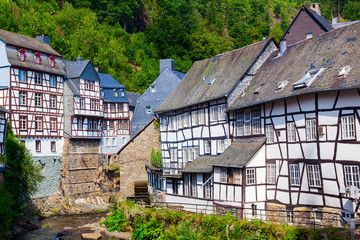 malerische Fachwerkhäuser in Monschau, Eifel, Deutschland