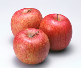 リンゴ3つ