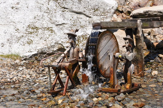 Holzfiguren an den Krimmler Wasserfällen