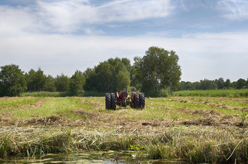 Tractor in a field near Dwarsgracht