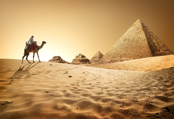Pyramids in desert - obrazy, fototapety, plakaty