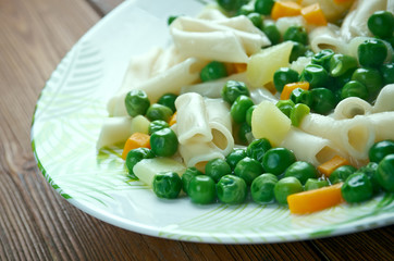 Minestra di patate e pasta: