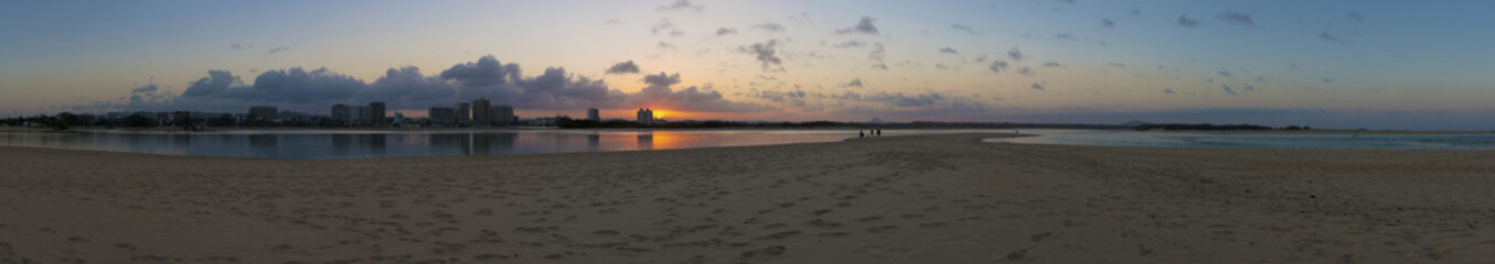 Naklejka premium Maroochydore Panorama Sunset