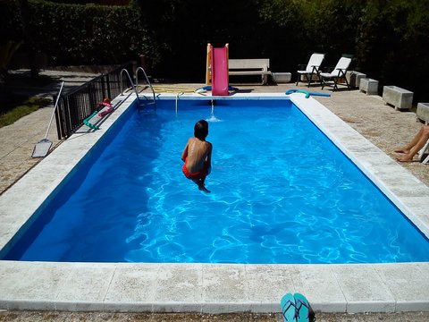 Bomba va (en la piscina)