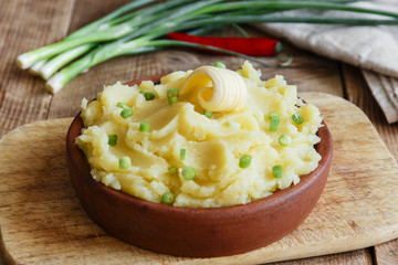 mashed potatoes with butter and green onions