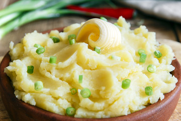 mashed potatoes with butter and green onions