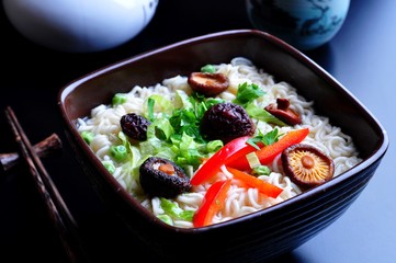ramen noodles with shiitake mushrooms, green peas, sweet pepper and coriander