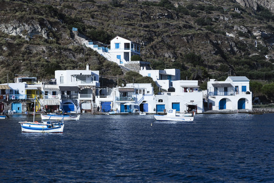 villaggio tipico di pescatori in grecia