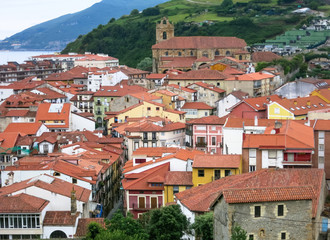 Obraz premium The picturesque view of the historical part of the city from the hill Santander, Spain.