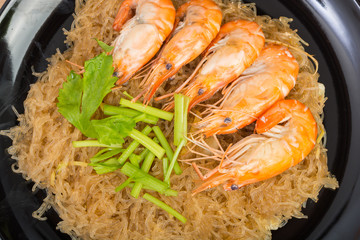 baked vermicelli with shrimp in wood dish