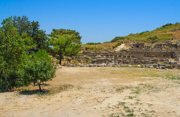 Fototapeta na wymiar the ruins of ancient Greek city on sea