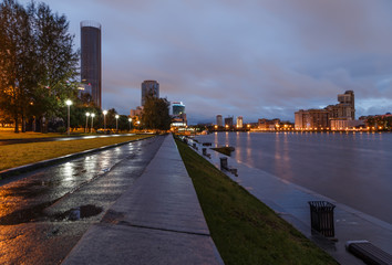 Fototapeta premium embankment Yekaterinburg night at dawn